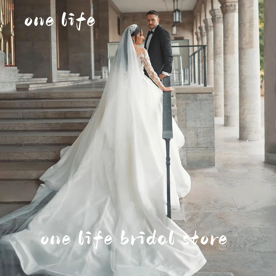 ชุดแต่งงานแบบบอลกาวน์ประดับลูกปัดหรูหราสไตล์ดูไบจาก Onelife รุ่นปรับแต่งได้ ปี 2025 คอซีทรูแบบเจ้าหญิง สำหรับเจ้าสาว ชุดเจ้าสาว Vestido De Novia