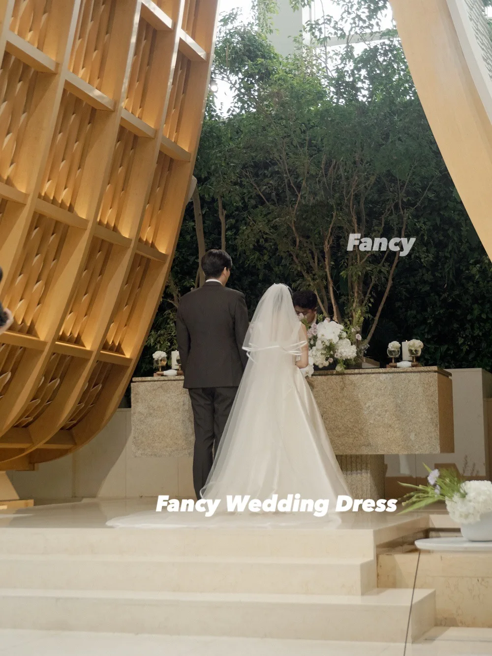 Abito da sposa elegante con scollo quadrato, linea ad A, abito da sposa in morbido raso, senza maniche, corsetto posteriore personalizzato