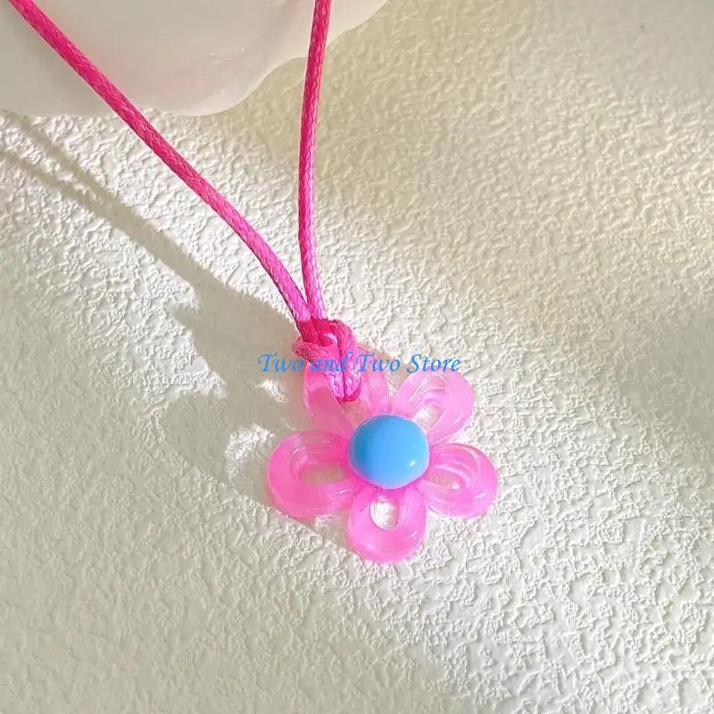 

HX6F Colorful Floral Pendant Neckchains Eye Catching Necklace Choker Stylish and Feminine Clavicle Chains for Everyday Wear