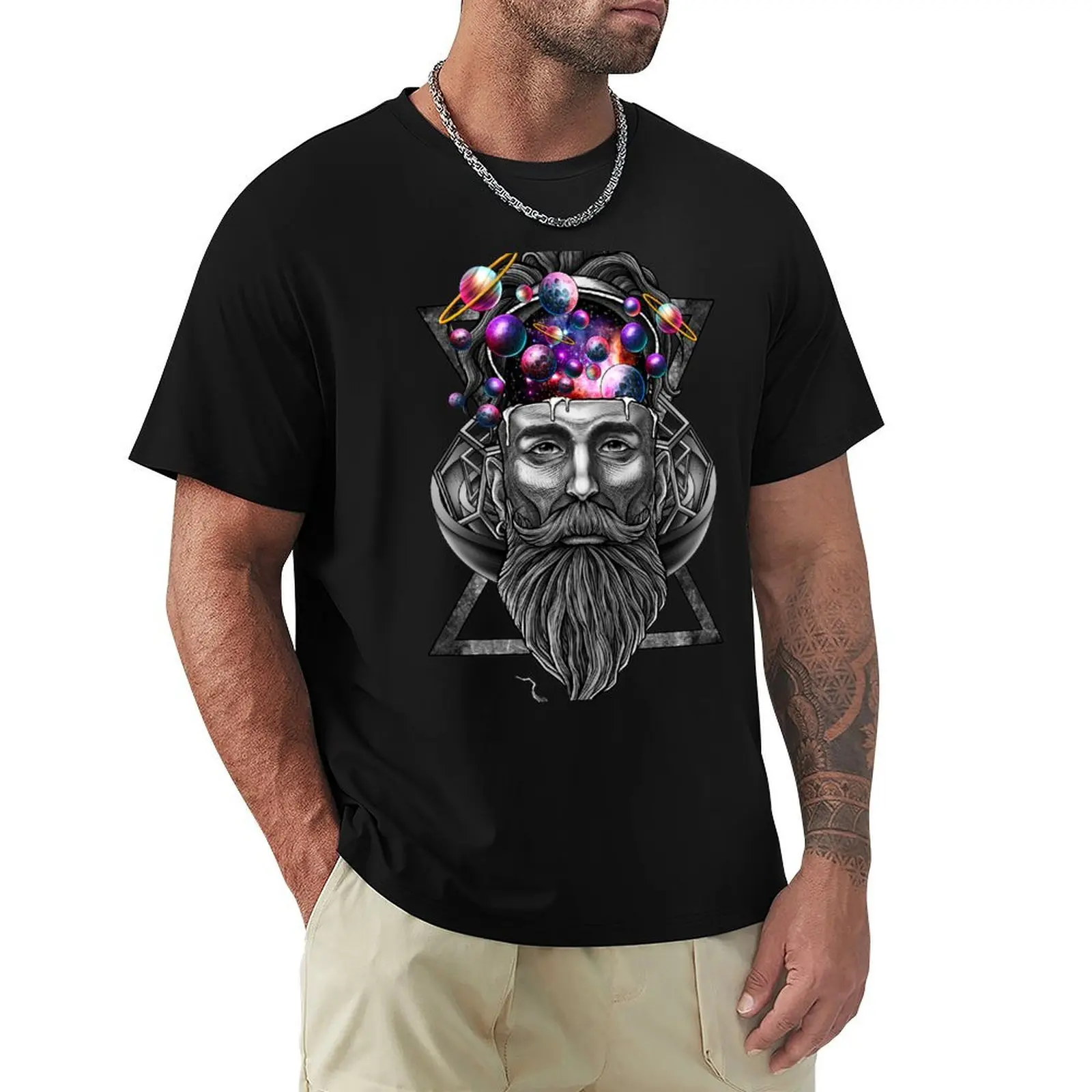 Sistema solar psicodélico de hipster con barba larga (Winya No. 185) Camiseta de cuello redondo de talla grande