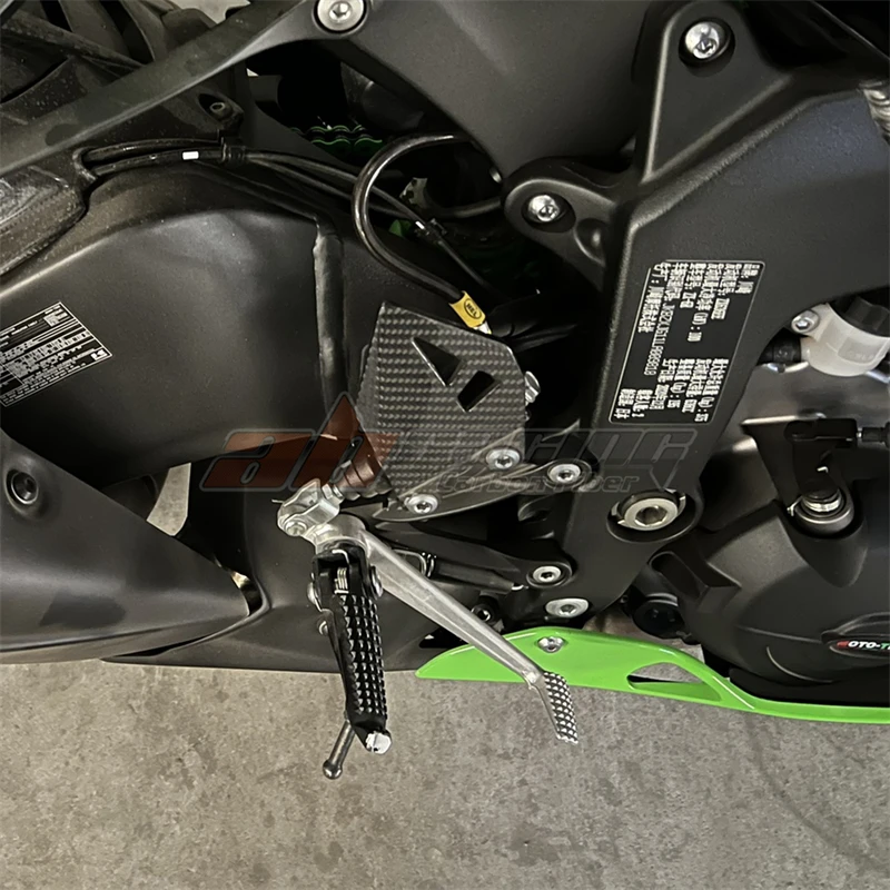 Carbon Fiber Heel Plates Guard Cover For Kawasaki ZX10R 2016-2026 Heel Plates, Footrest Guard, Rearset Cover, Protector Fairing