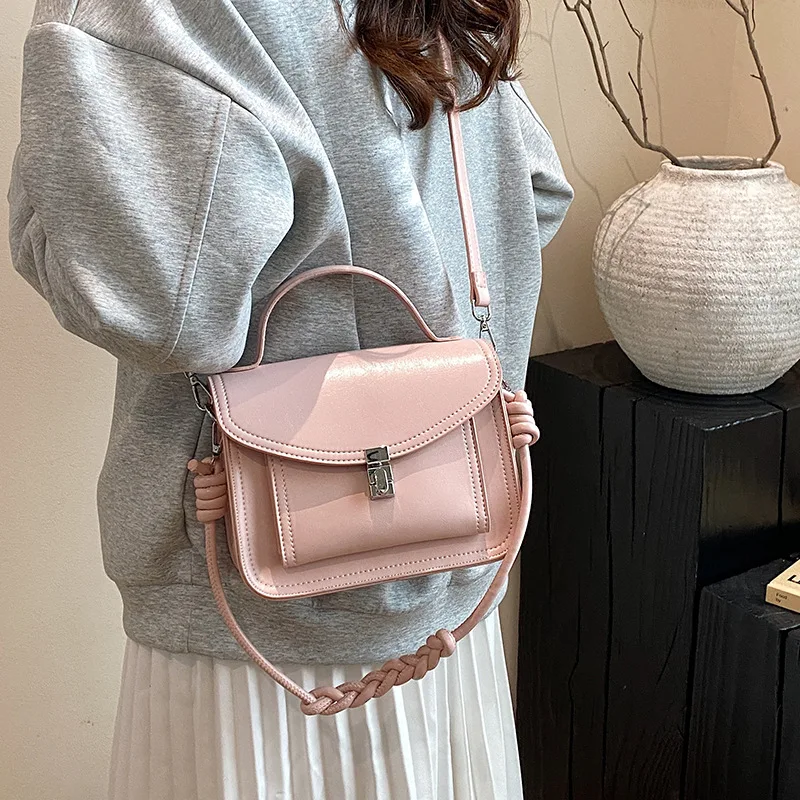 

2025 Niche Tote Bag, Trendy Shoulder Purse for Women, Versatile Crossbody, Minimalist Day to Night Bag, Textured Sling Bag