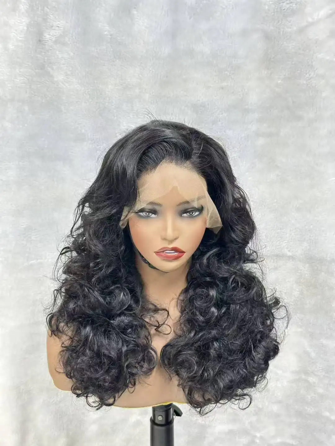 Pelucas de Cabello Humano con Ondas Profundas Sueltas de 200 Densidades, 13x4 HD Lace Front, Cabello Humano Brasileño Rizado de 30 Pulgadas con Ondas de Agua