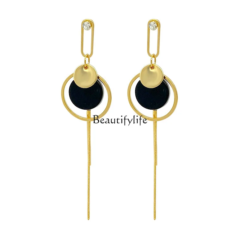 

High-end long black disc earrings, fashionable, simple and versatile temperament, beautiful and light luxury