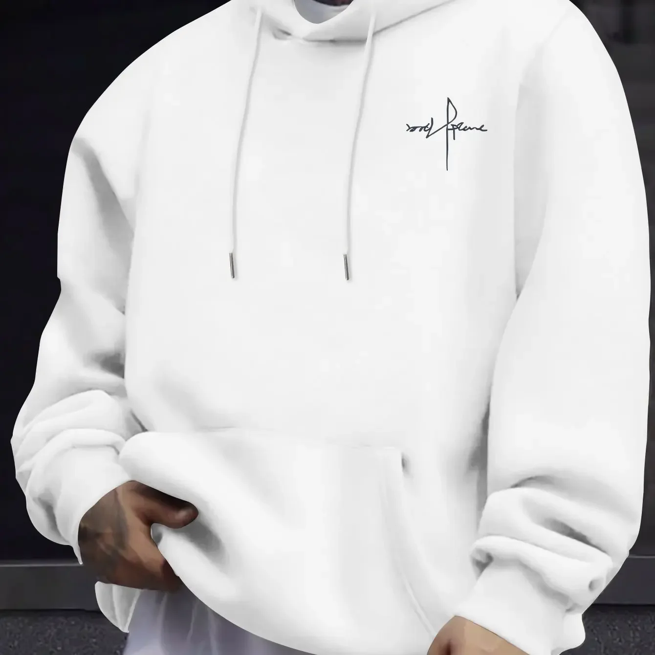Simple Aesthetic Small Letter‑Print Men Hooded Pullover Signature‑Style Chest Graphic Casual Daily Outerwear Hoodie