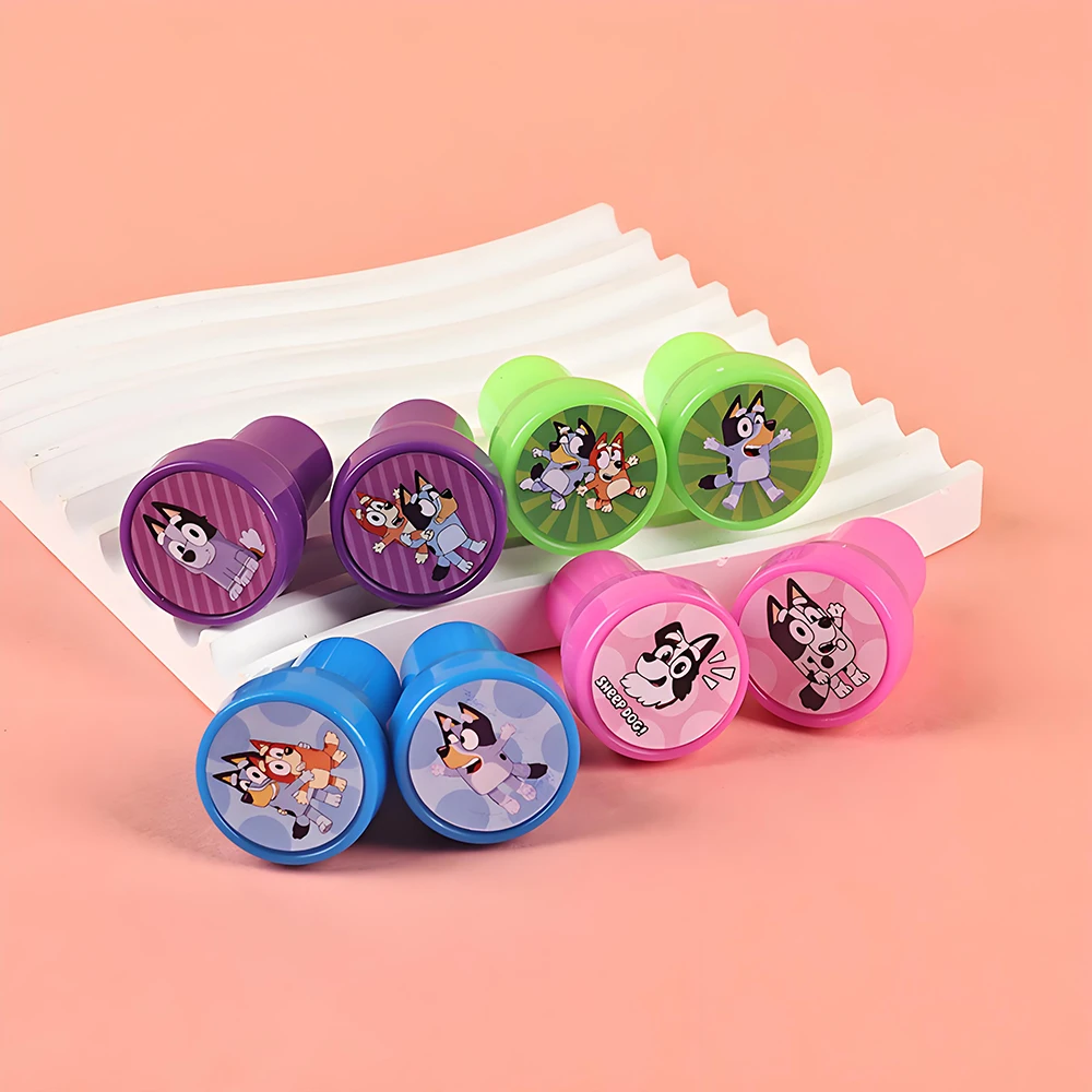 12 szt./zestaw Niebieskie Bingo Pieczęcie Zabawki Muffin Szczęśliwe Skarpetki Figurka Anime Nadruk Pokrywa Klapka Stempel Kreskówkowy Prezent Dla Dzieci