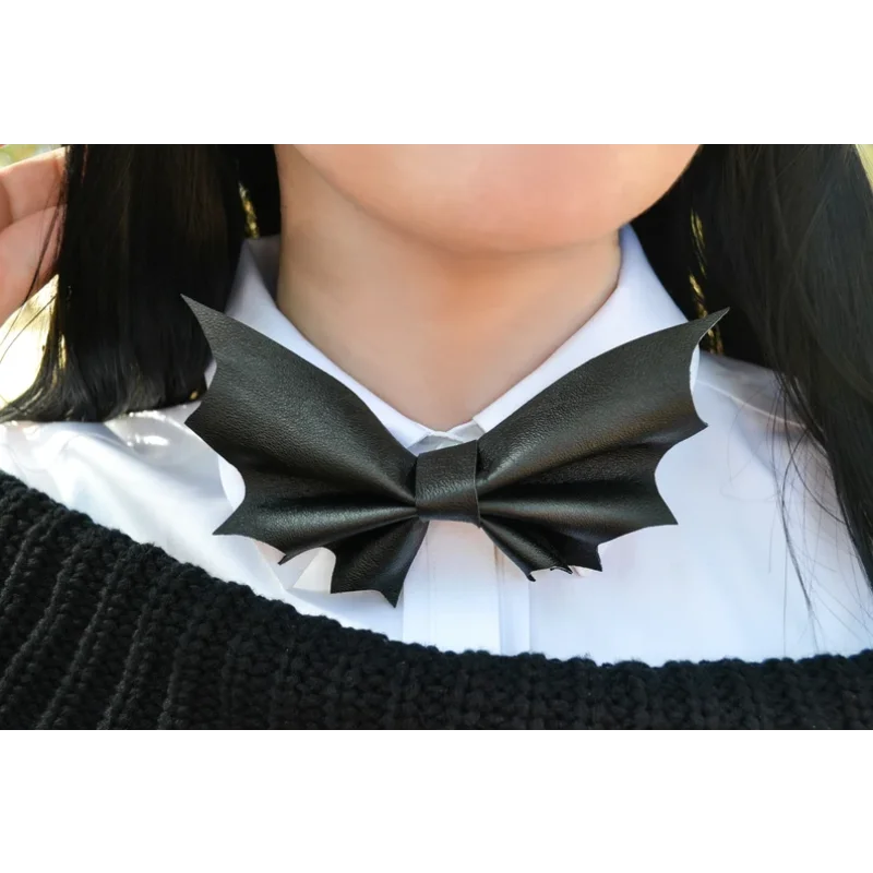 

Halloween Bat Bow Tie Hair Charm Cute Edgy Halloween Accessory Party Supplies Gift for Kids Trick or Treat Cosplay Decoration