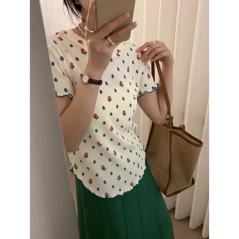 2024 New Small Floral Fresh Round Neck Short-sleeved T-shirt Women\'s Summer Slim-fit Slimming Shoulder Top