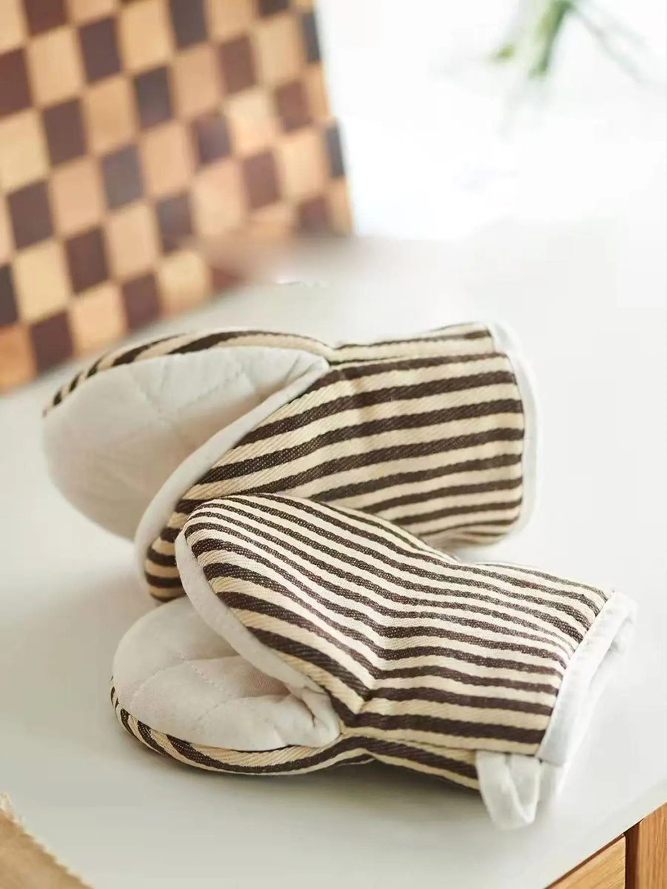 Microwave Oven Gloves, Thickened, Heat-Resistant, Anti-Scalding, for Oven and Kitchen Baking, Insulated, Heat-Resistant, Non-Slip, One Piece