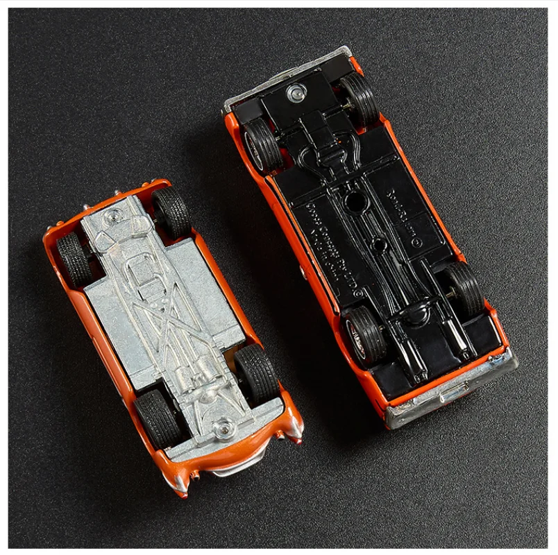 Modelli in miniatura di auto in lega vintage in scatola 1:64 Cappuccio in gomma con base in ferro può essere aperto Regali per auto sportive giocattolo per bambini B484