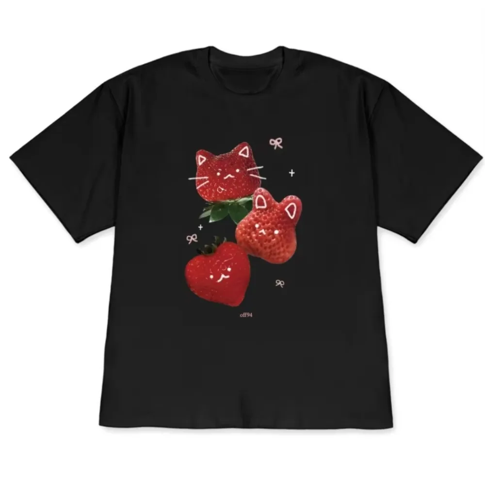 Cute Strawberry Cat Graphic T-Shirts Kawaii Fruit Cat Tee Casual Short Sleeve T Shirt for Men Women Couple Outfits Top Versatile