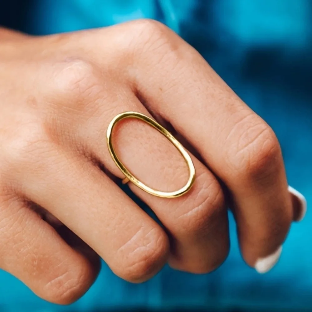 1PC Trendy Open Oval Outline Statement Ring, Gold Silver Two Tone Optional, Hammered Textured Band, Simple Versatile Unisex Hand Jewelry for Men and Women for Daily Matching, Theme Party and Surprise Gift