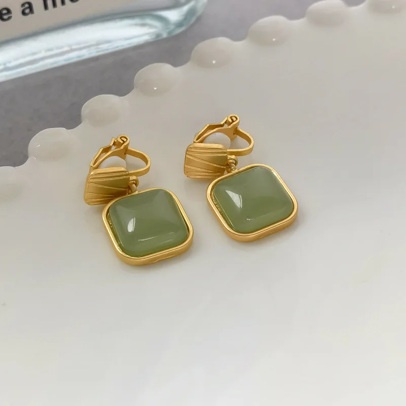 2022 Trend Summer Cute Geometric Ear Clip Earrings Retro Vintage Style Light Green Square Clip Earrings for Womn Without Holes