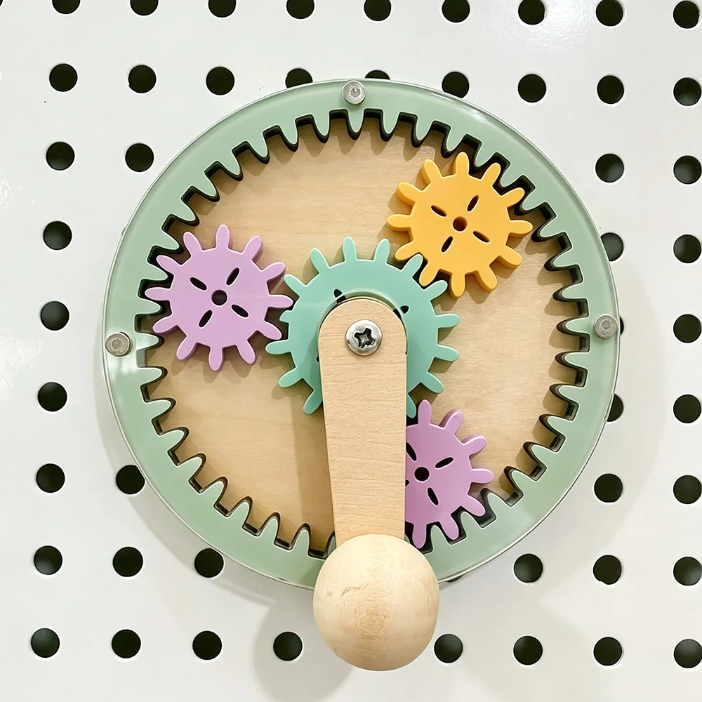 Hand crank wheel