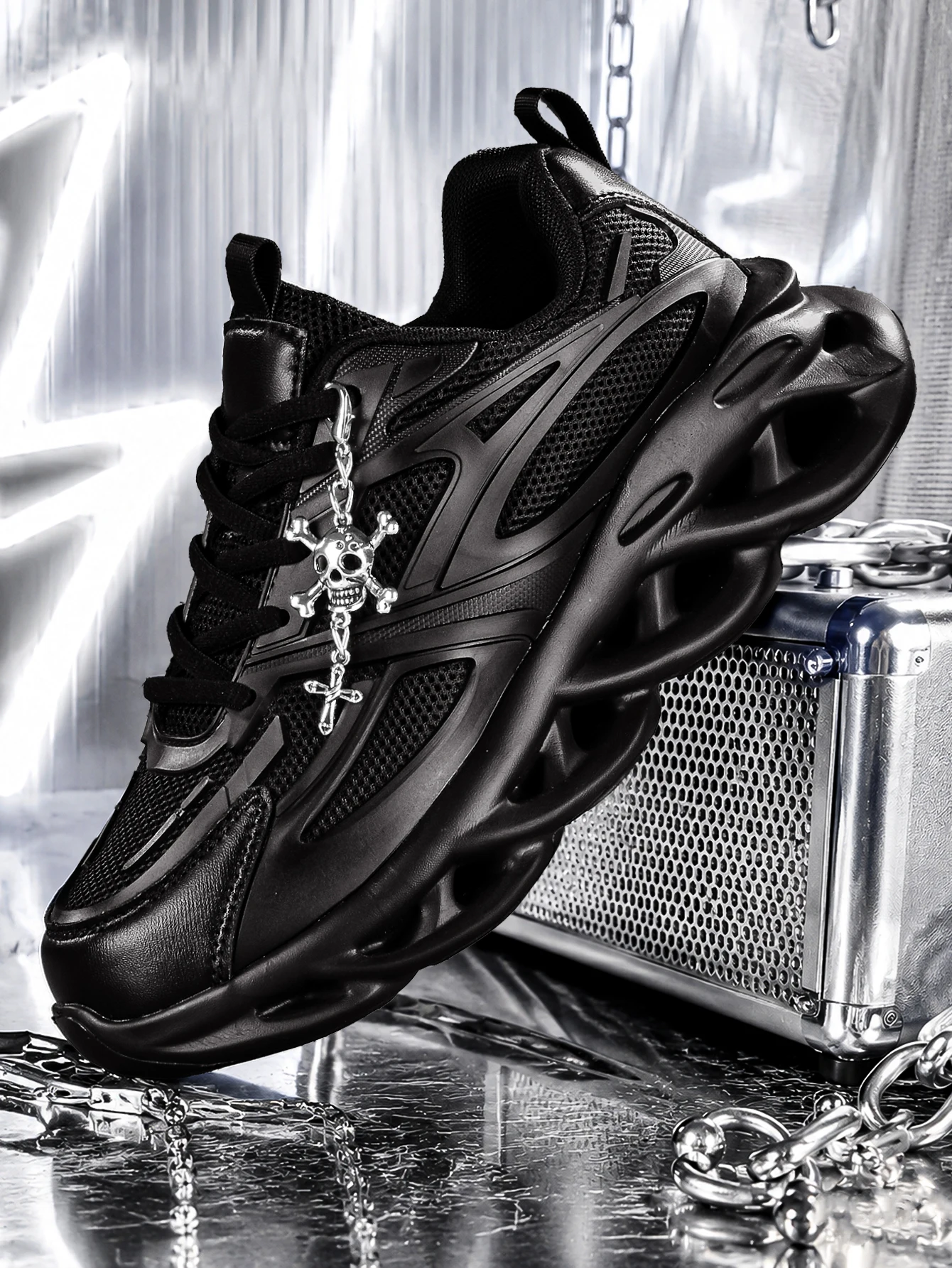 Women Shoes Must Have - รองเท้าผู้หญิงสไตล์โกธิคสีเข้มรุ่นใหม่ปี 2026 พื้นหนาเพิ่มความสูง 5 ซม. รองเท้าแบบวัลคาไนซ์
