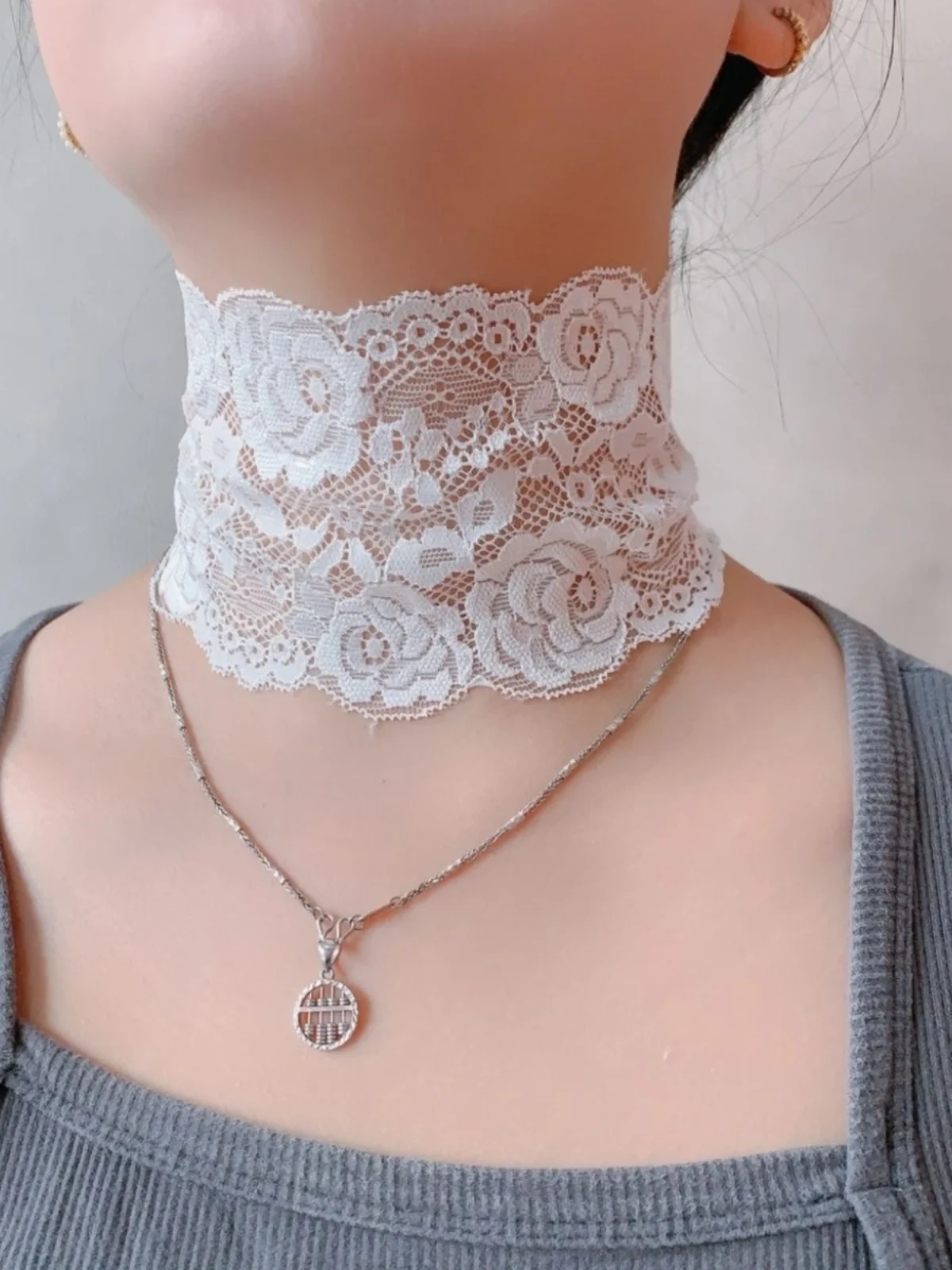 colar-falso-f-ajustavel-com-renda-fina-elastica-para-cobrir-a-clavicula-e-ocultar-cirizes-estilo-coreano-cor-pura
