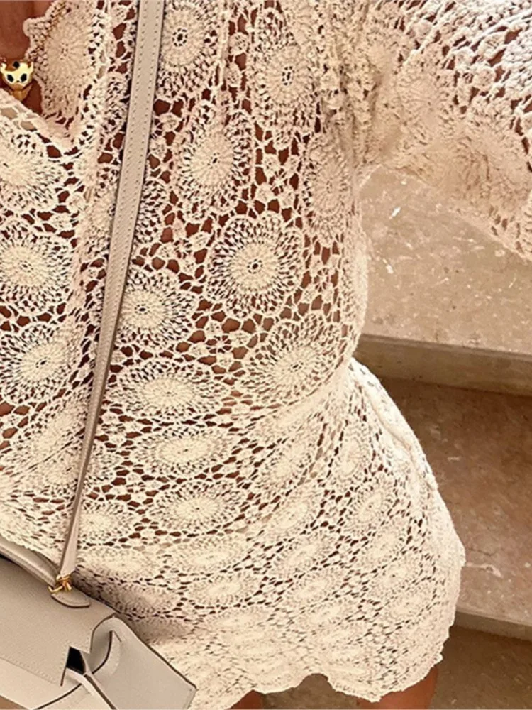 ชุดคลุมชายหาดสไตล์โบฮีเมียนสุดเซ็กซี่ คอทรงโอ แขนยาว ผ้าถัก ตัดเว้า  ชุดมินิเดรสสำหรับฤดูร้อนปี 2026 เหมาะสำหรับผู้หญิงใส่ไปเที่ยวทะเล ชุดคลุมชุดว่ายน้ำ