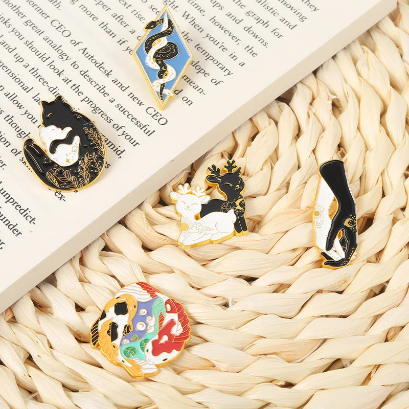 Creative Trendy Cartoon Black White Cat Dinosaur Oil Drop Lapel Brooch Badge Pin Denim Bag Gift Men Women Fashion Jewelry