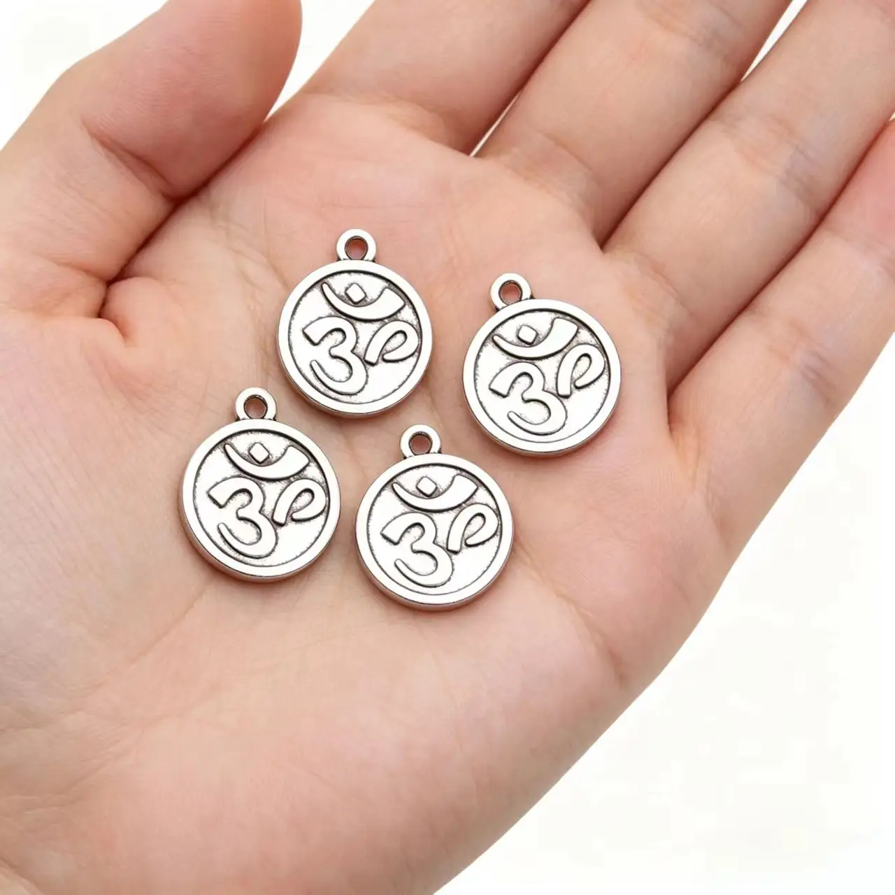 10Pcs/Lot 18*15mm Charms Yoga Om Pendants Making DIY Handmade Tibetan Silver Color Vintage Antique Color Jewelry Making Finding
