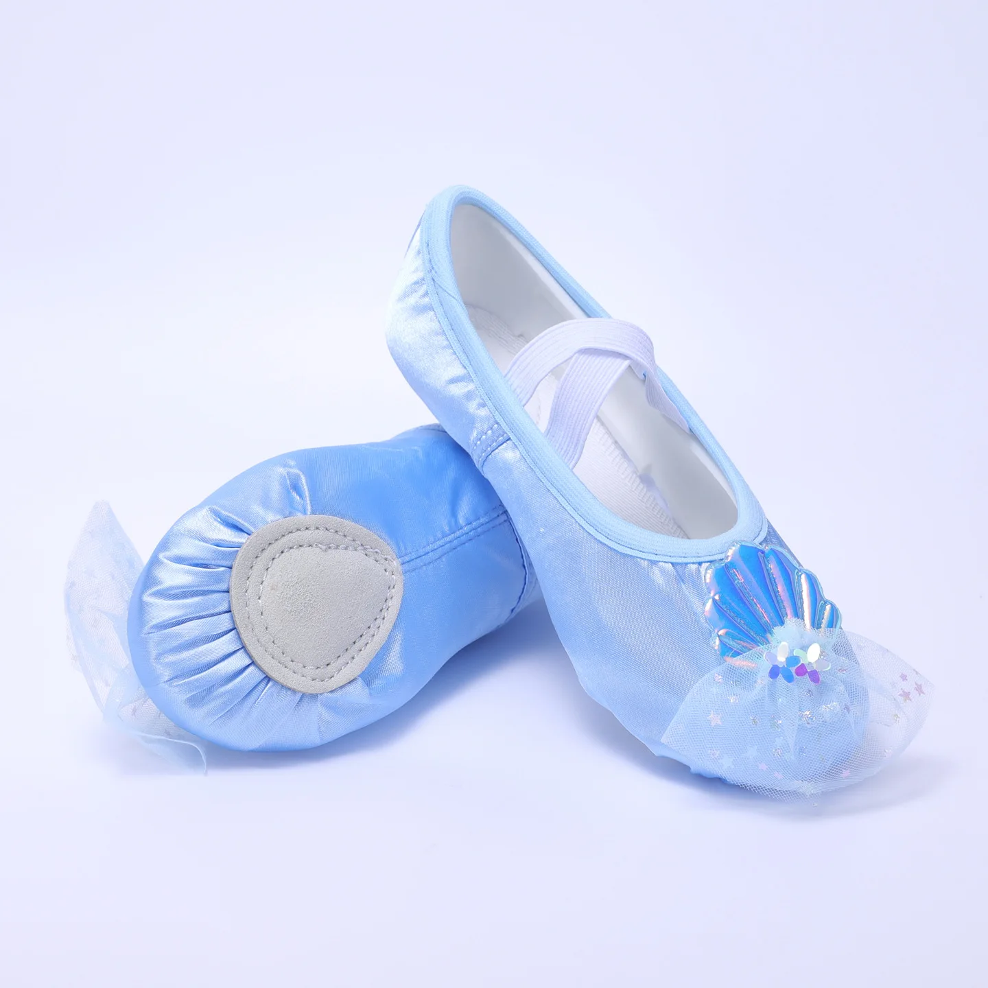 Scarpe da ballo per bambine in raso lucido con suola morbida e rete, ideali per la pratica del balletto