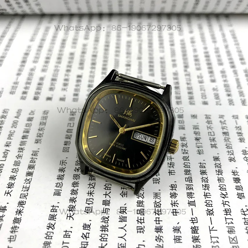 

Original stock, Shanghai brand square double calendar black shell black surface manual machine, diameter 33 mm, free strap.