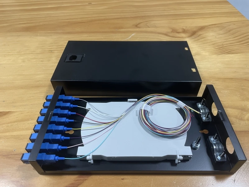 

8-портовая 8-ядерная оптоволоконная распределительная коробка SC Настенная клеммная коробка с оптоволоконным доступом с адаптером SC