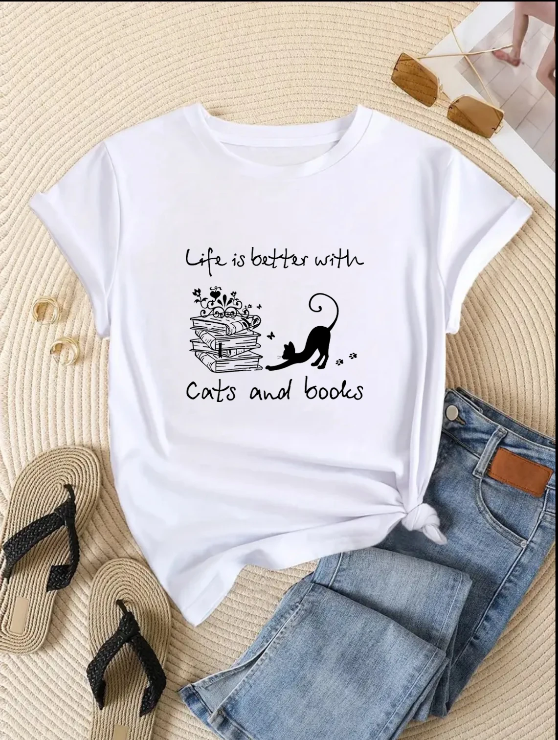 

A ladies' comfortable and casual T-shirt printed with letters, cartoon cats and book patterns, suitable for all four seasons