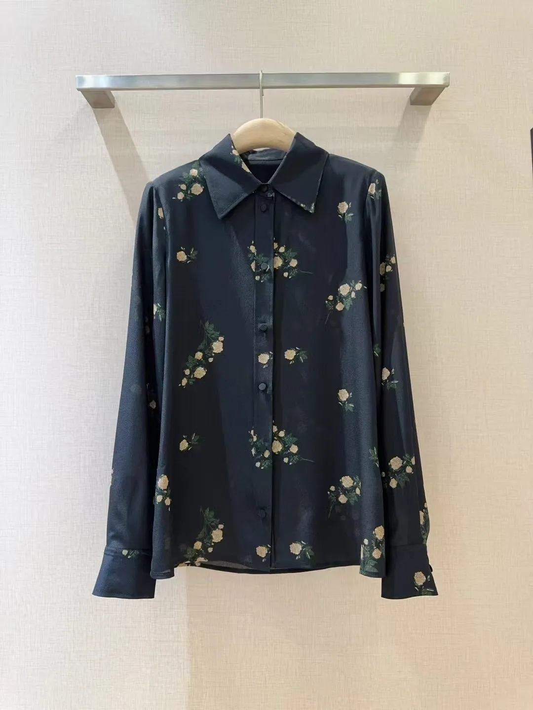 2025 New women's early spring style lapel long sleeved shirt