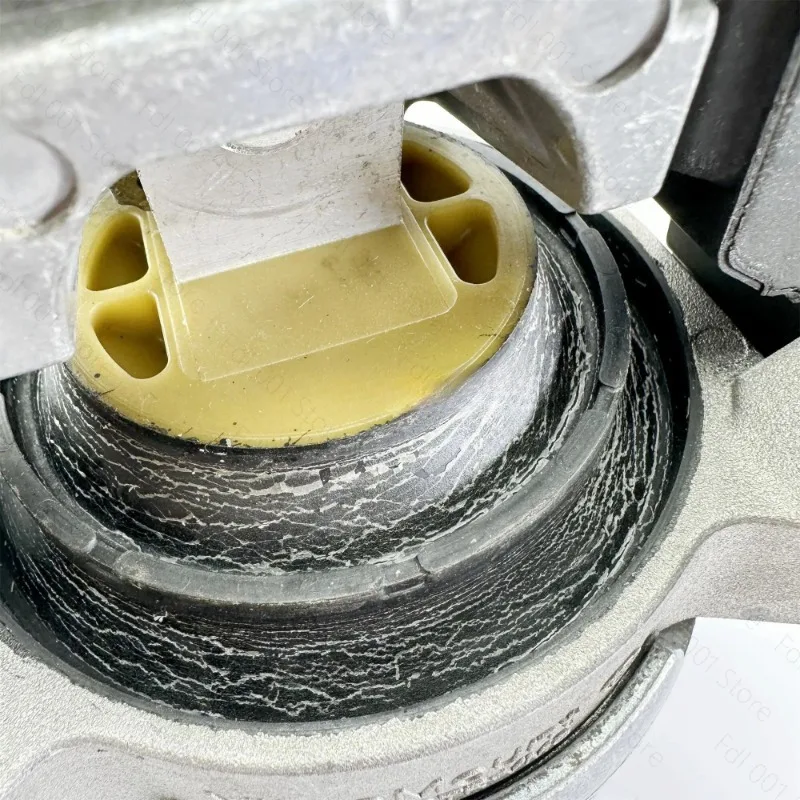 For Audi A8L A7 RS6 RS7 RS8 4.0T engine foot rubber support machine floor mat