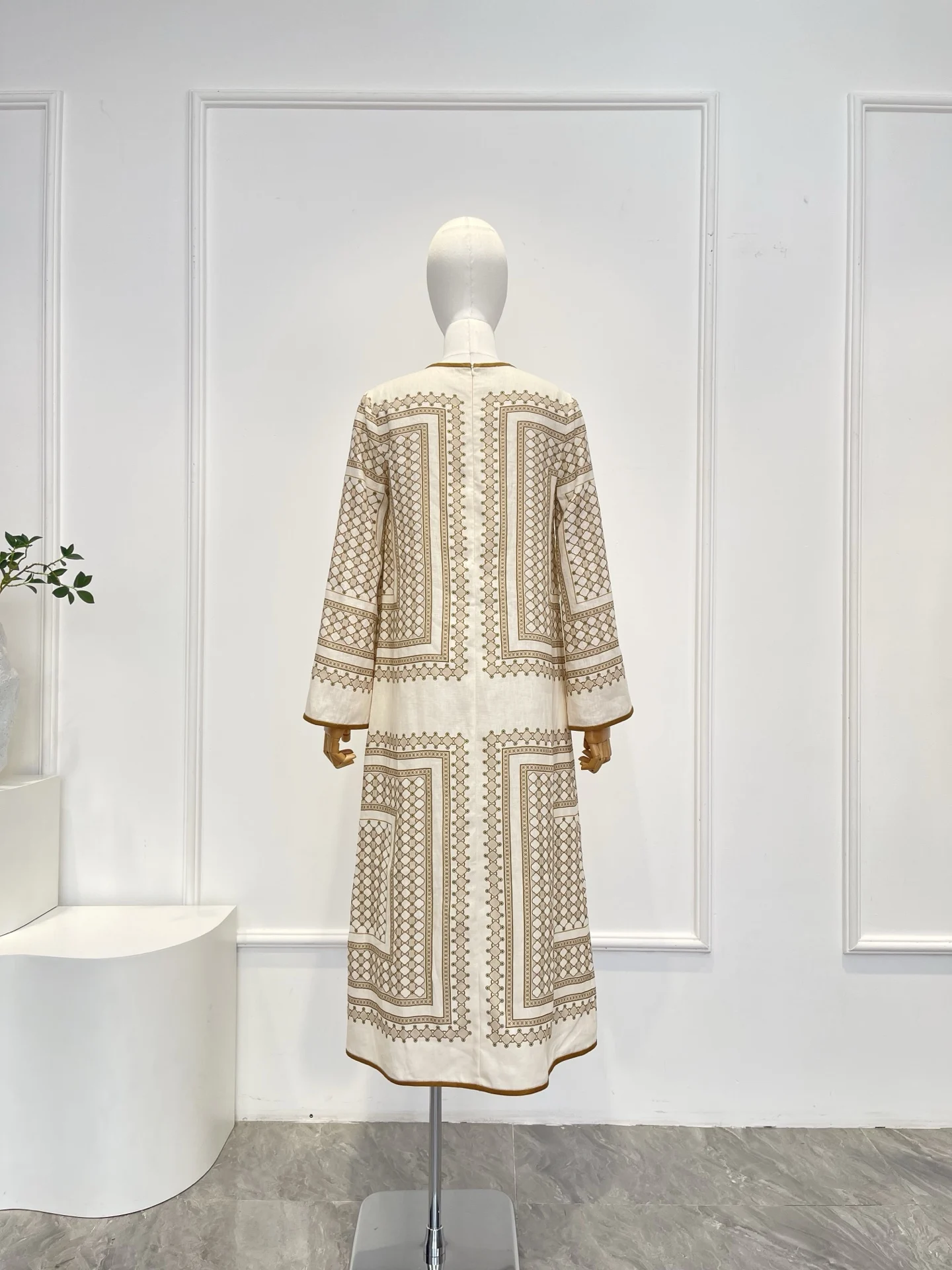 

New Fashion Cream Beige Geometric Print Midi Long Dresses with Sleeves for Women