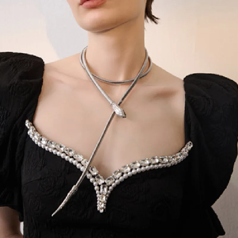 New Fashion Snake Shaped Metal  Long Necklace Snake Head Chain Simple Versatile Trendy Jewelry Party Accessories for Women