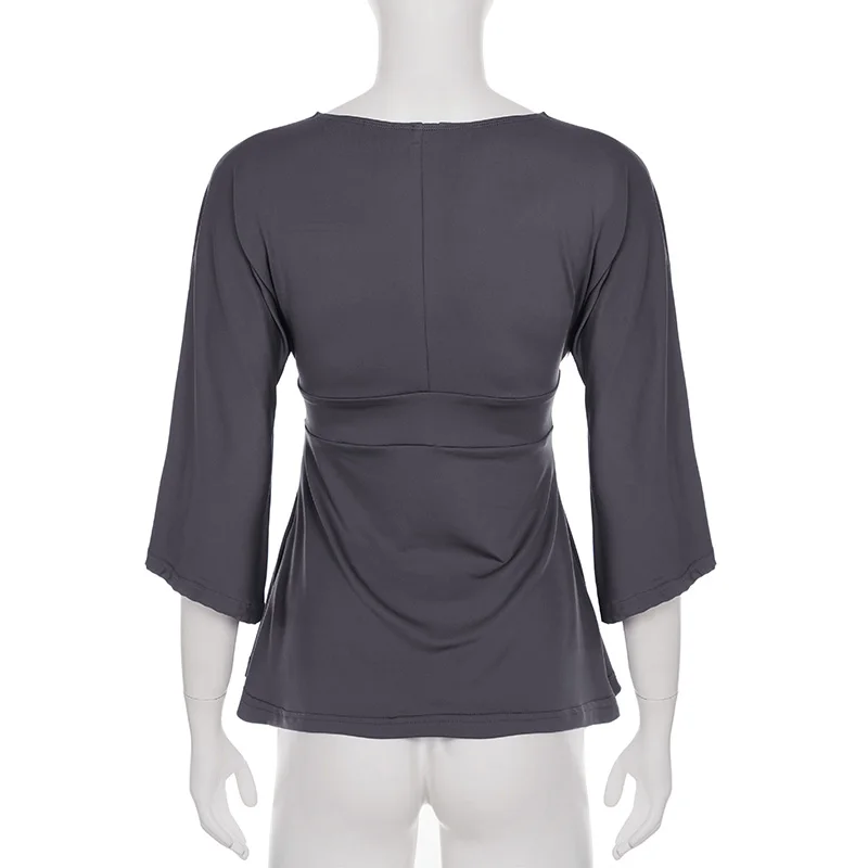 SUCHCUTE Vintage Damen T-Shirt mit tiefem V-Ausschnitt, ausgestellten Halbärmeln, locker geschnitten, Y2K Streetwear Tees, lässiges Ausgeh-Top, passend zu allen Outfits. – Detail 6