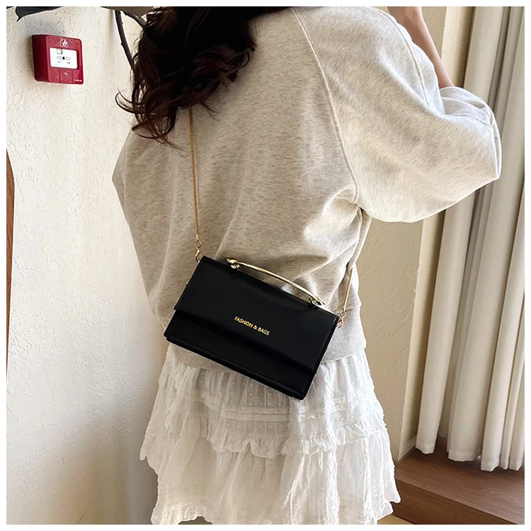 

Premium sense versatile messenger bag women's simple temperament portable small square bag French niche chain shoulder bag