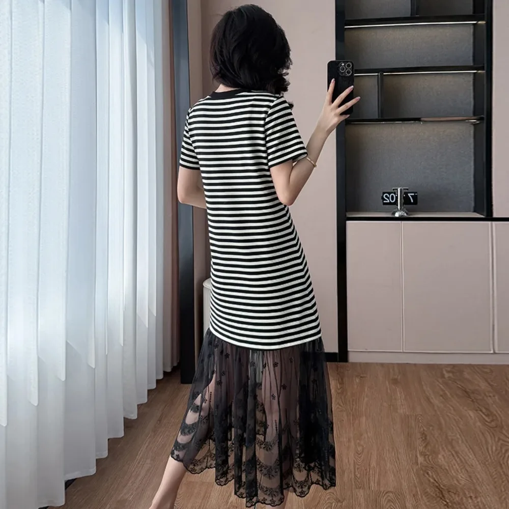 فساتين أنيقة كلاسيكية أنيقة مخططة ومقسمة رفيعة للسهرة في شارع العليا بالإضافة إلى حجم الملابس النسائية