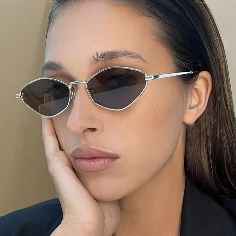 1PC Diamond Polygon Small Frame Sunglasses 2025 New Metal Sunglasses for Fashion Show Minimalist Women