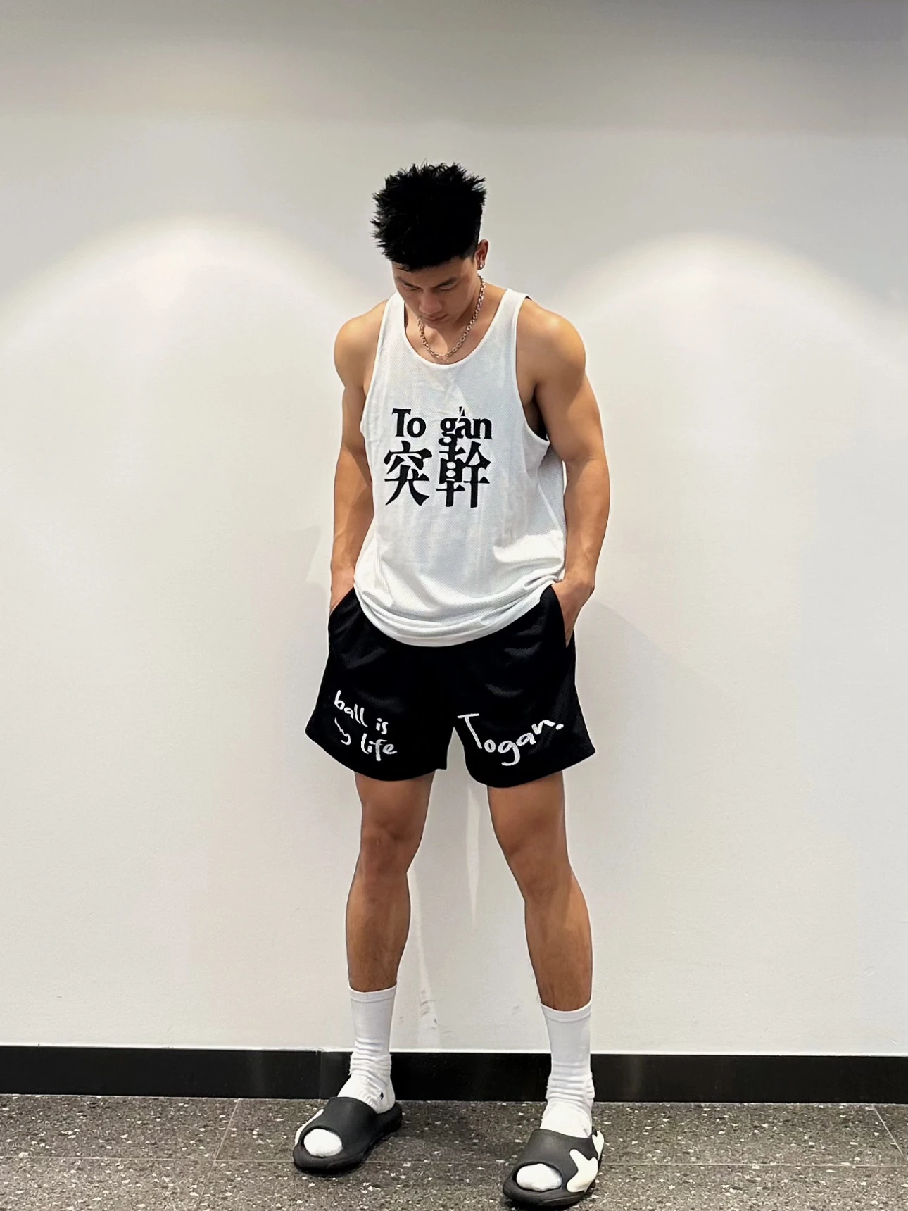 

Летние дышащие баскетбольные брюки с американским слоганом, мужские повседневные свободные брюки длиной до колена, молодежные брюки для активного отдыха