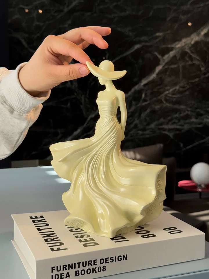 WSHYUFEI Gift From Spring for Yourself  Girl Wearing Dress Home Decor High-End Resin Crafts Mother\'s Day Gift Office Decoration