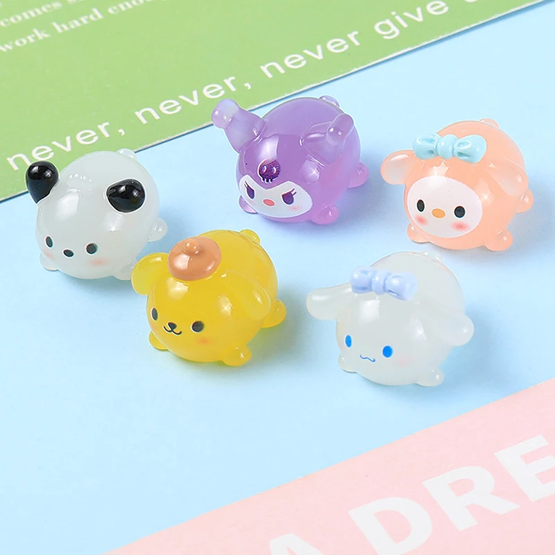 Mini Lichtgevende Sanrio Beeldje Kawaii Kuromi Mijn Melodie Cinnamoroll Pochacco Micro Landschap Ornament Auto Interieur Interieur Interieur Interieur Decor