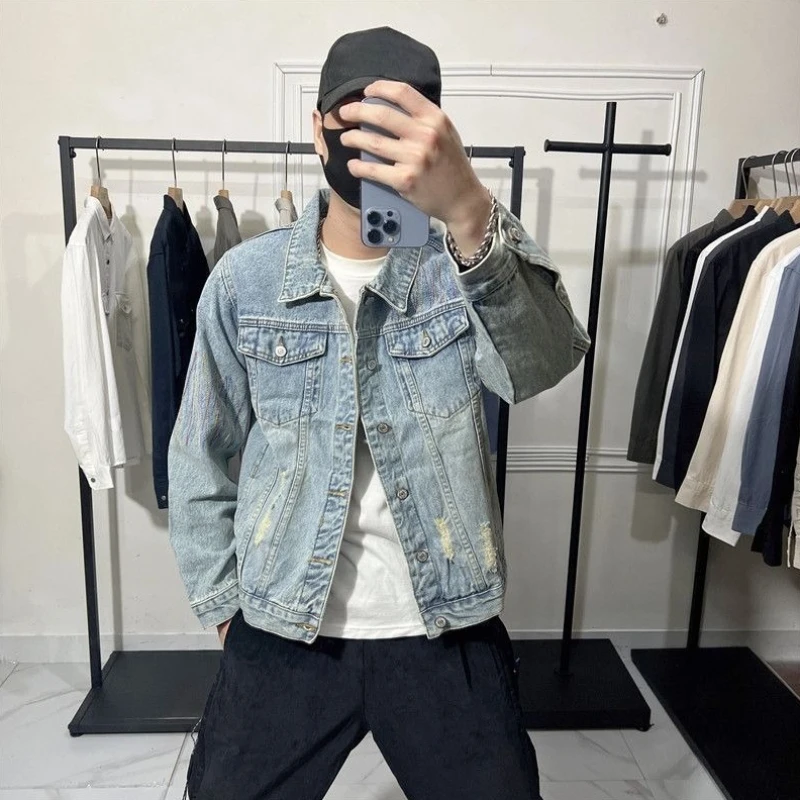 مع معطف كاوبوي مطرز للرجال سترات جينز جمالية غير رسمية عصرية جديدة في ملابس خارجية مغسولة عالية الجودة للخريف من قماش الدنيم للرجال