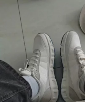 

Comfortable and casual shoes for men and women, breathable and cool casual shoes for couples in summer and autumn.