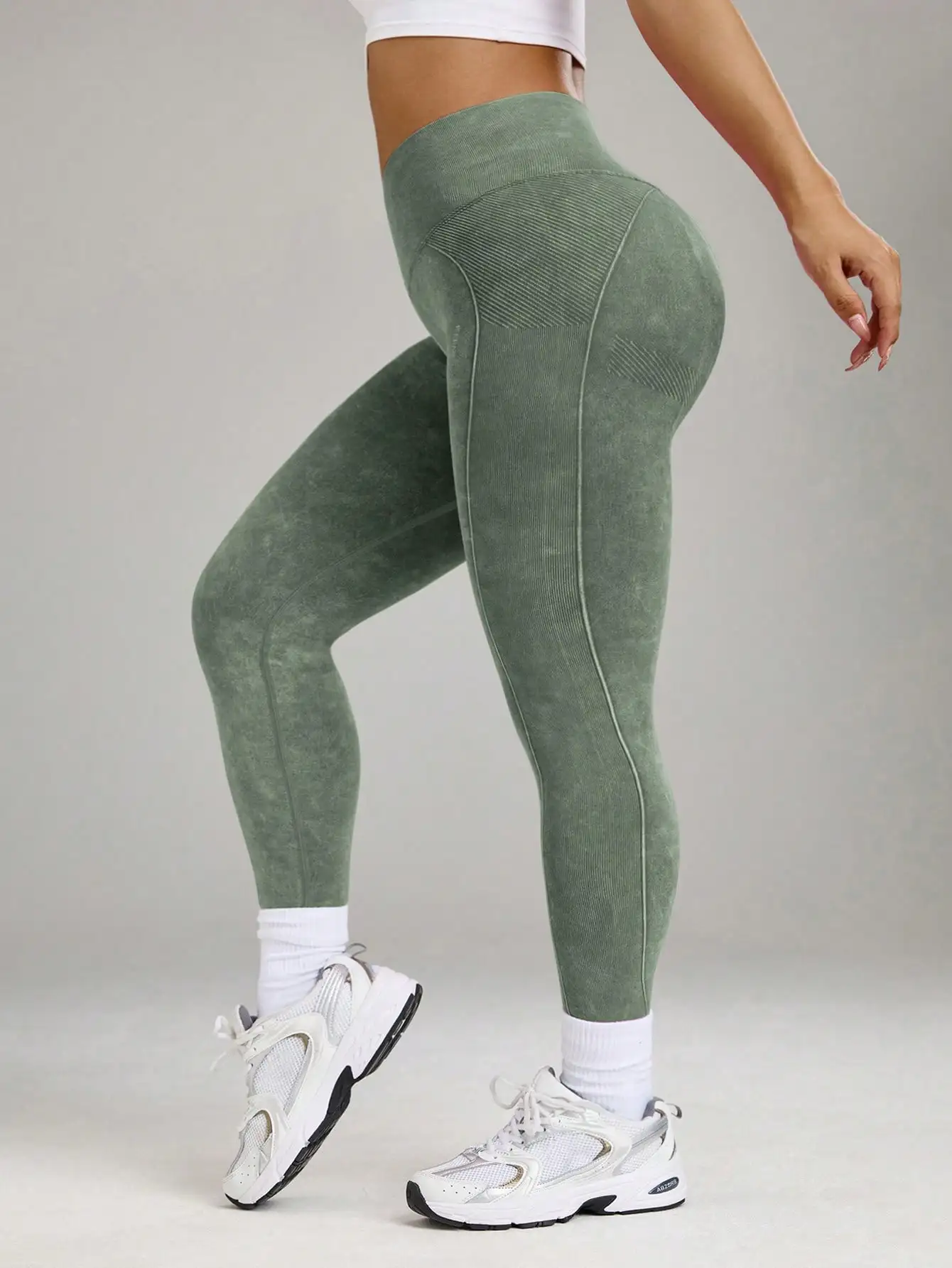 Damen Plus Size High Waist Nahtlose Yoga-Hose mit Po-Lifting-Effekt und Kreuz-V-Bund für Fitness-Workouts – Detail 10