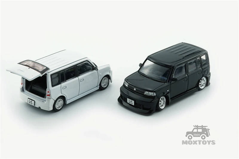 BMC 1:64 2000 BB Black /White Diecast Model Car