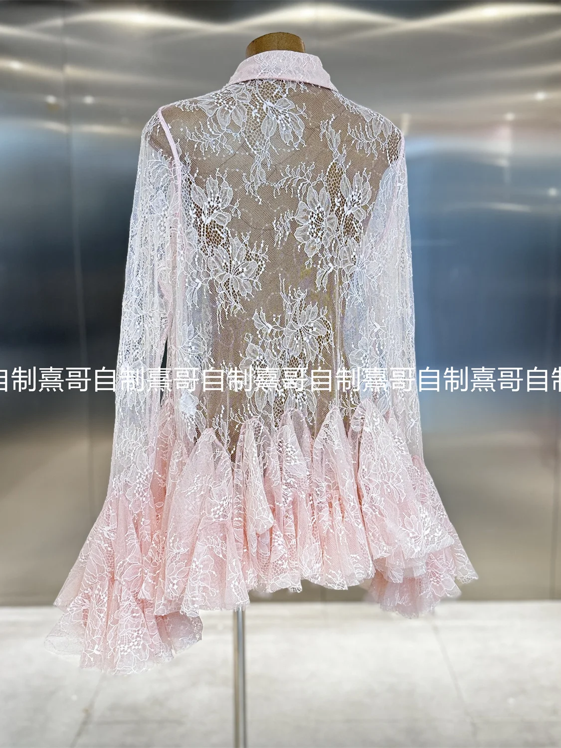 Designer di nicchia vietnamita delicato ricamo con paillettes pizzo floreale manica a campana petalo camicetta di pizzo donna top abito camicia dolce femminile