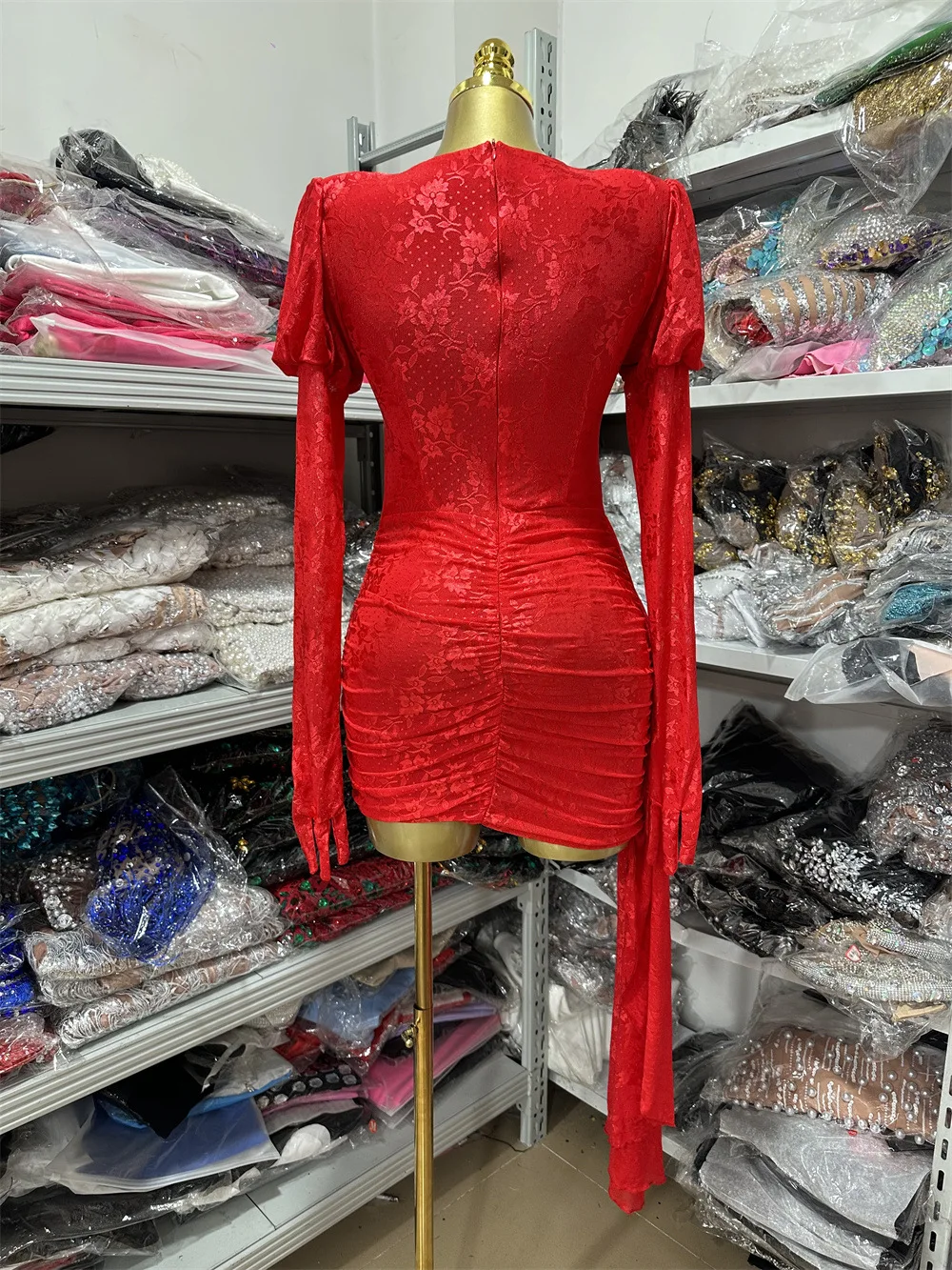 Weiße Kleider für Frauen, edle lange Handschuhe, Spitzenärmel, ausgeschnitten, figurbetont, Mini-Promi-Abend-Club-Partykleider von hoher Qualität