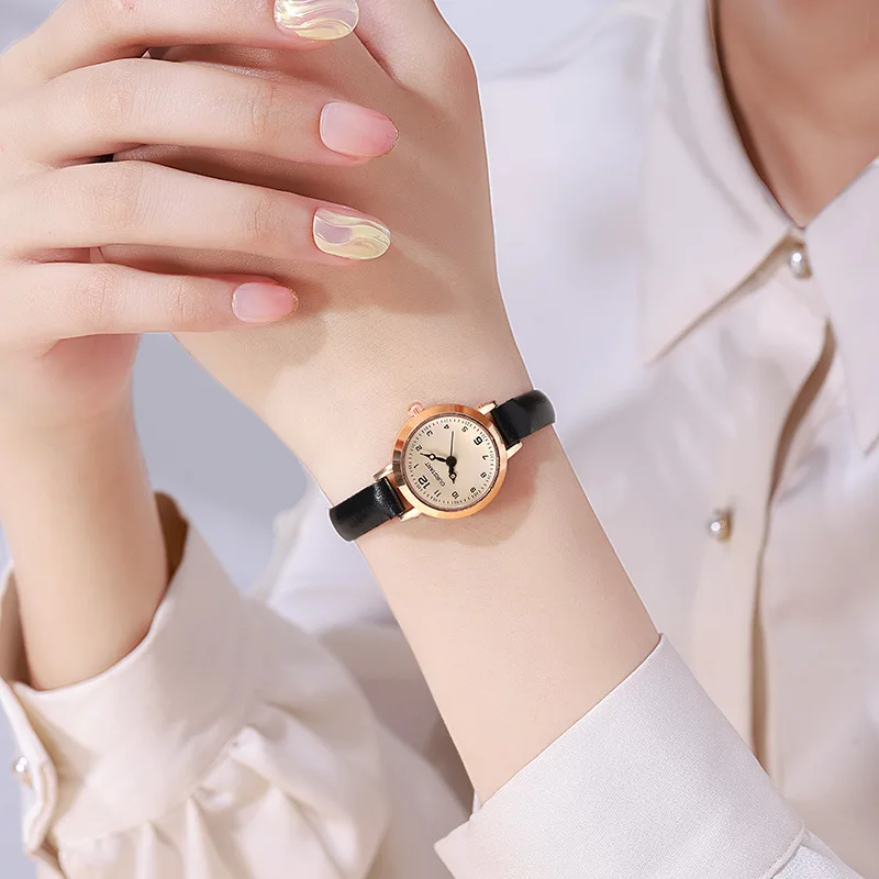 هايت الجودة العلامة التجارية كوارتز ساعة السيدات موضة صغيرة الطلب ساعة عادية حزام من الجلد ساعة اليد للنساء Relojes Para Mujer