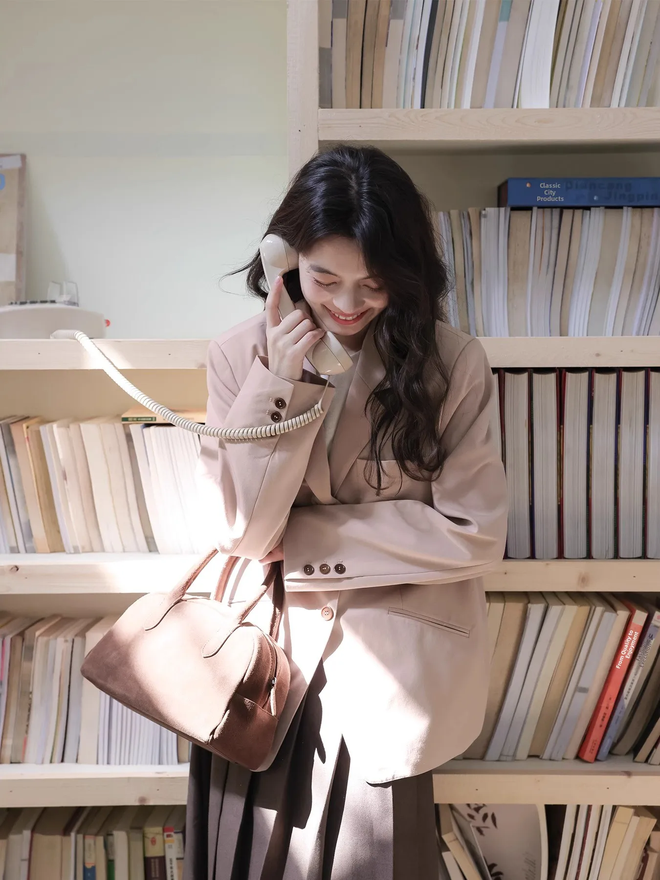 

Розовый костюм Jaet с низкой насыщенностью, женский повседневный уникальный маленький размер, элитный костюм, осень 2021, длинный костюм из полиэстера прямого кроя...