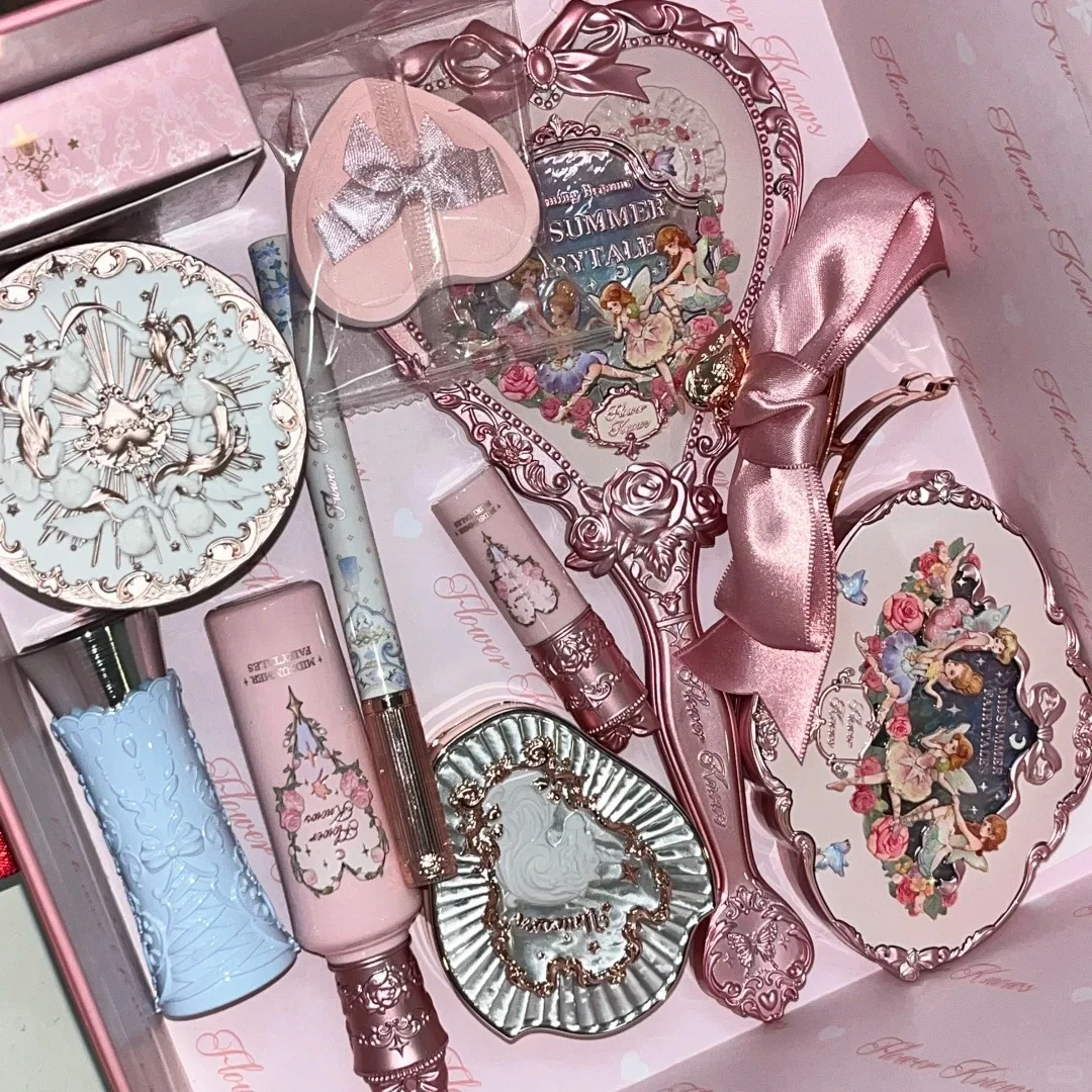 ชุดเครื่องสำอางกล่องของขวัญ Flower Knows Huazhixiao Firefly ประกอบด้วย อายแชโดว์ พาเลทท์แต่งหน้า ลิปกลอส บลัชออน แป้ง พร้อมกล่อง
