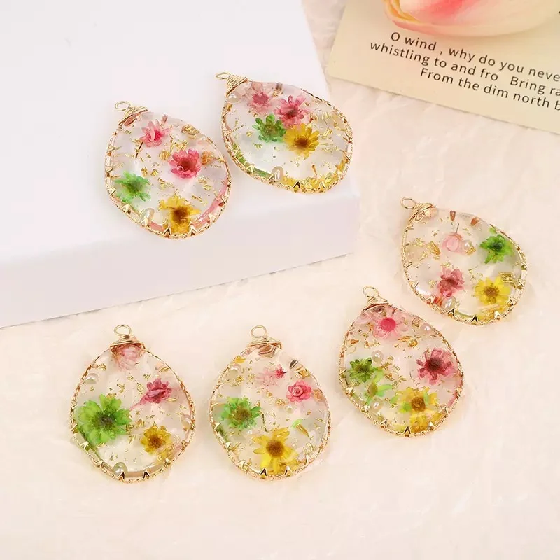 

Wholesale 20pcs/lot Naturally dried flowers core geometry Irregular droplets shape acrylic beads diy jewelry pendant accessory