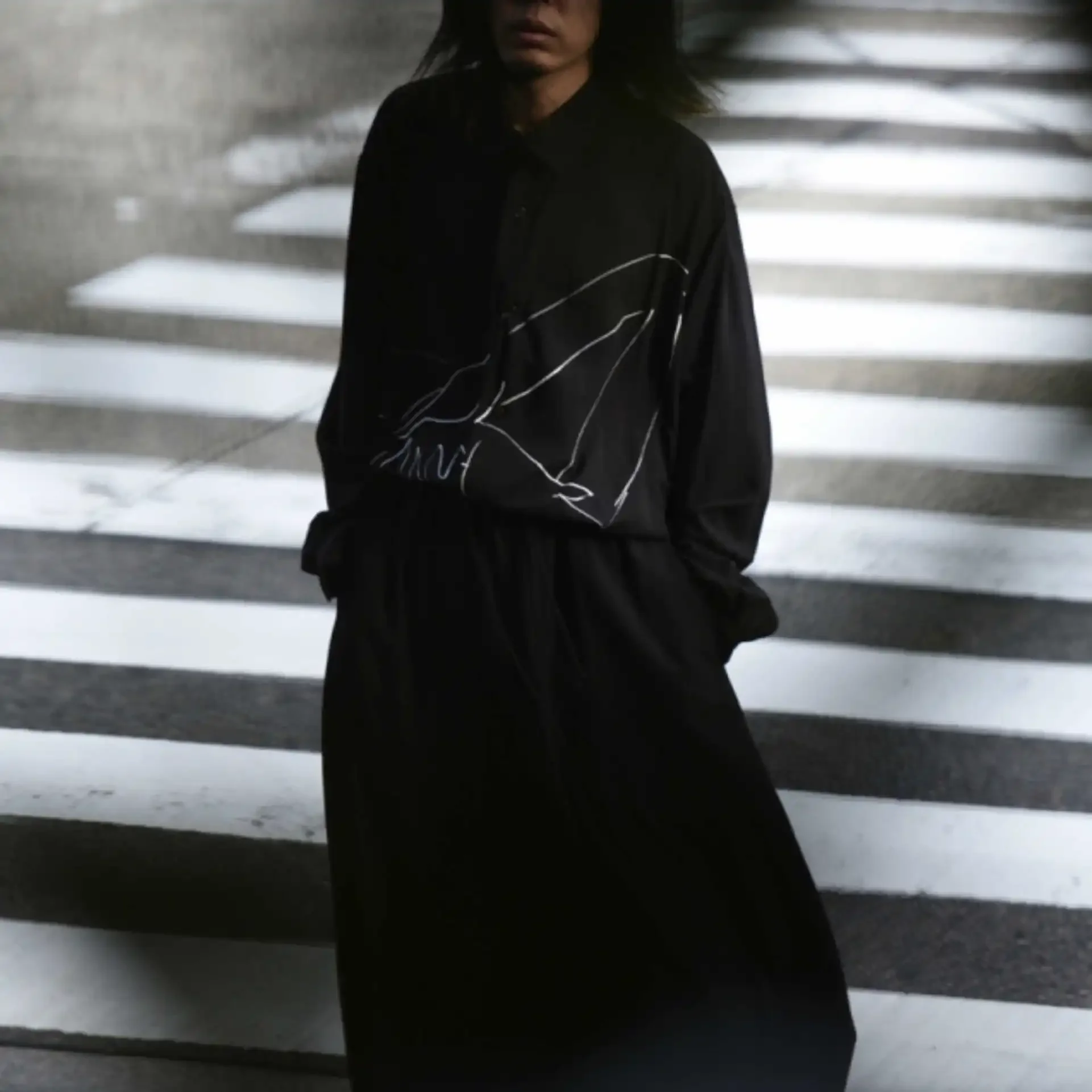 

YOJI OOAK TENCEL SHIRT Embrace Angel руки Freehand Tencel рубашка с длинными рукавами темный галстук свободная мужская