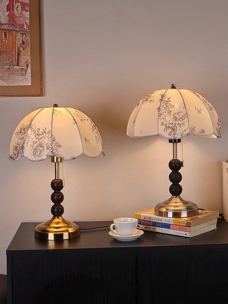 

American retro simple bedroom desk lamp solid wood French medieval designer warm living room study decoration bedside lamp